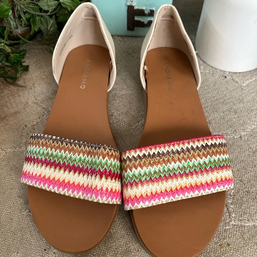 NWOT Andiamo Italian Made Open Toe Multicolored Woven Flat Sandals Size 8.5 Wide